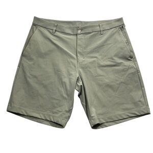 Lululemon 38 Green Shorts 100% Polyester 50% Recycled Pockets‎ Zipper Closure